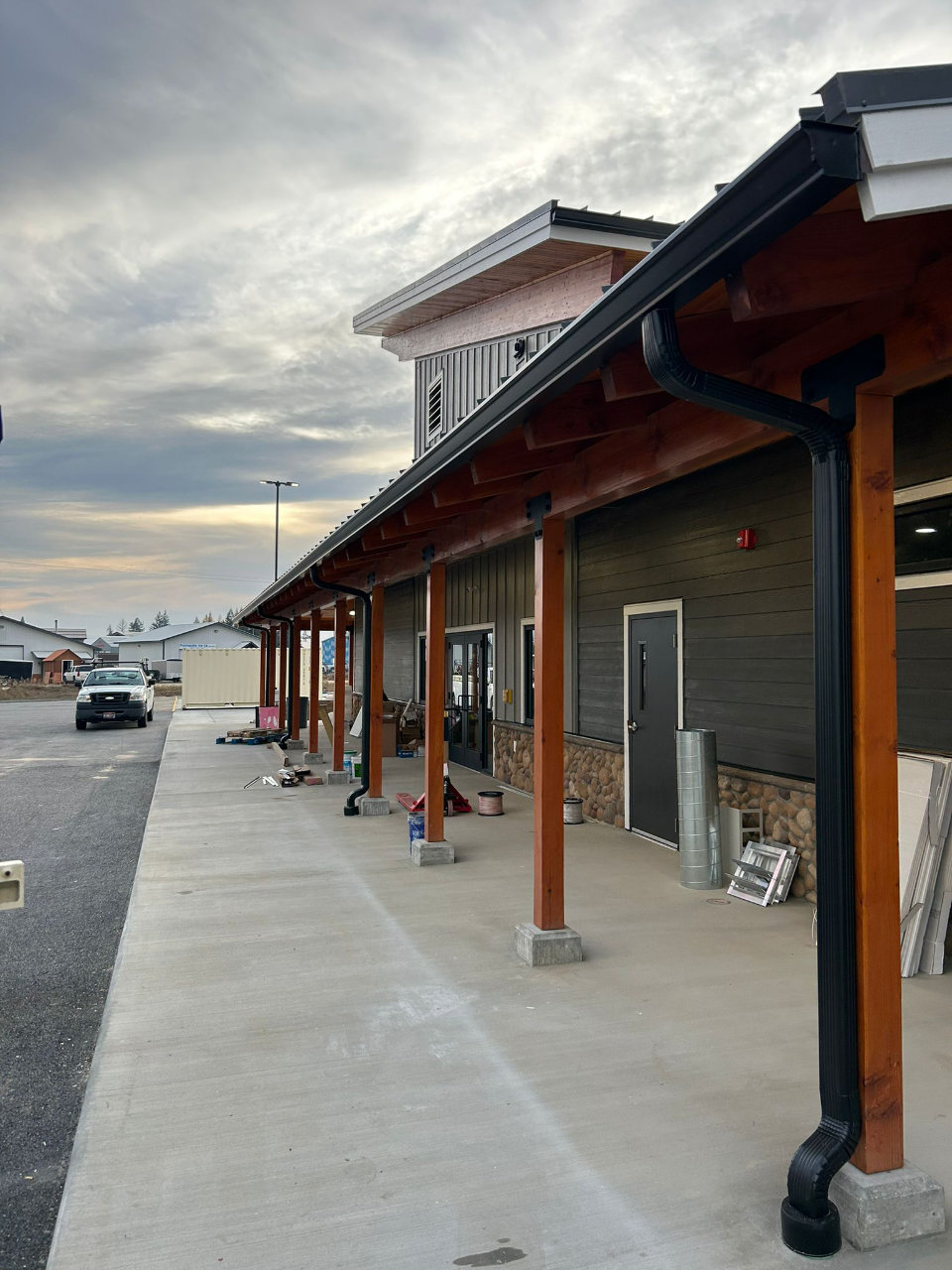 Commercial building with seamless gutter work